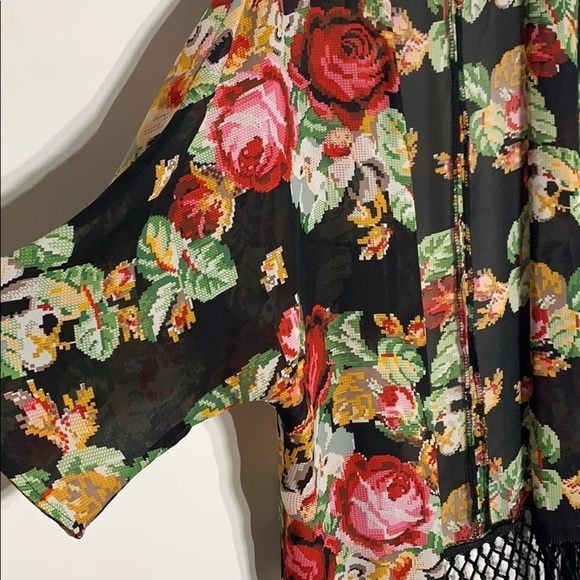 Quinn Digital Rose fringe hem open kimono cardigan small - Picture 4 of 8